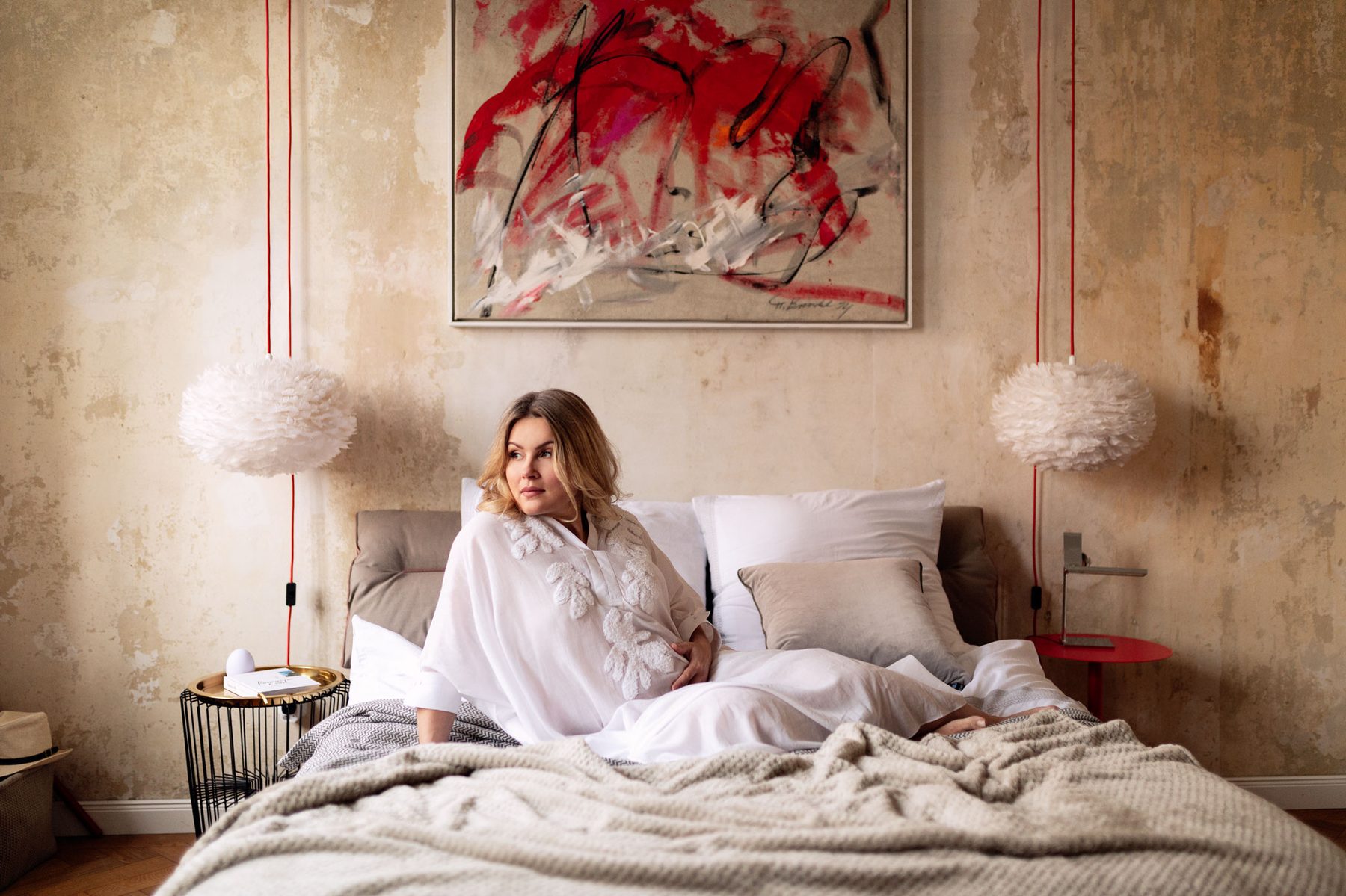 Schwangerschaftsshooting im Schlafzimmer
