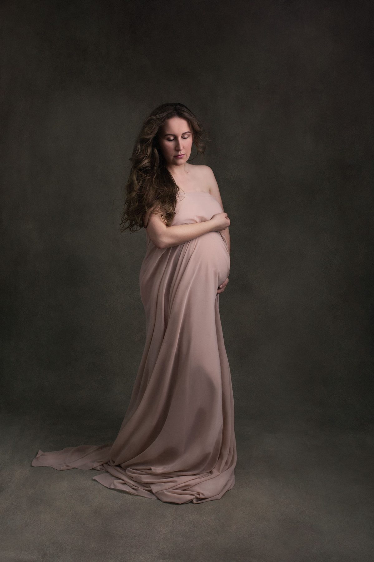 Schwangerschaftsshooting im Spitzenkleid